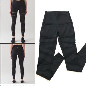 Lululemon Black Wunder Under High Rise Pants sze 4